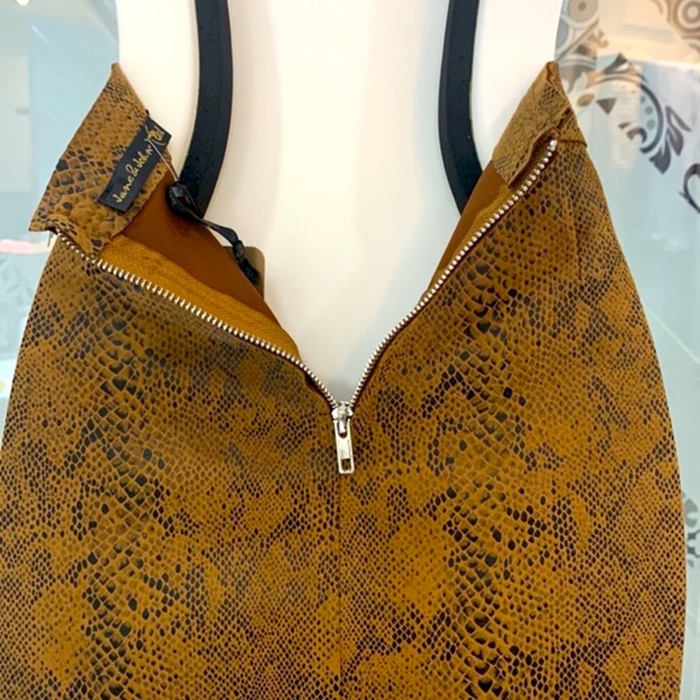 NWT 🌸Beautiful Snakeskin Faux Leather Mini Skirt - Picture 16 of 16